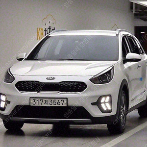 기아 니로 중고 니로 더 뉴 니로 중고차 흰색 2021년식 35,012km 1.6 HEV 프레스티지 중고자동차