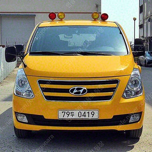 스타렉스 중고 그랜드 스타렉스 중고차 노란색 2018년식 24,759km 12인승 왜건 2WD 어린이보호차 CVX 럭셔리 수원중고차