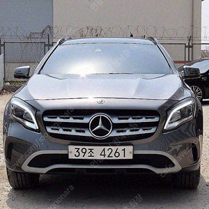 벤츠 GLA 중고 벤츠 GLA클래스 중고 회색 2018년식 74,267km GLA220 중고차매매순위