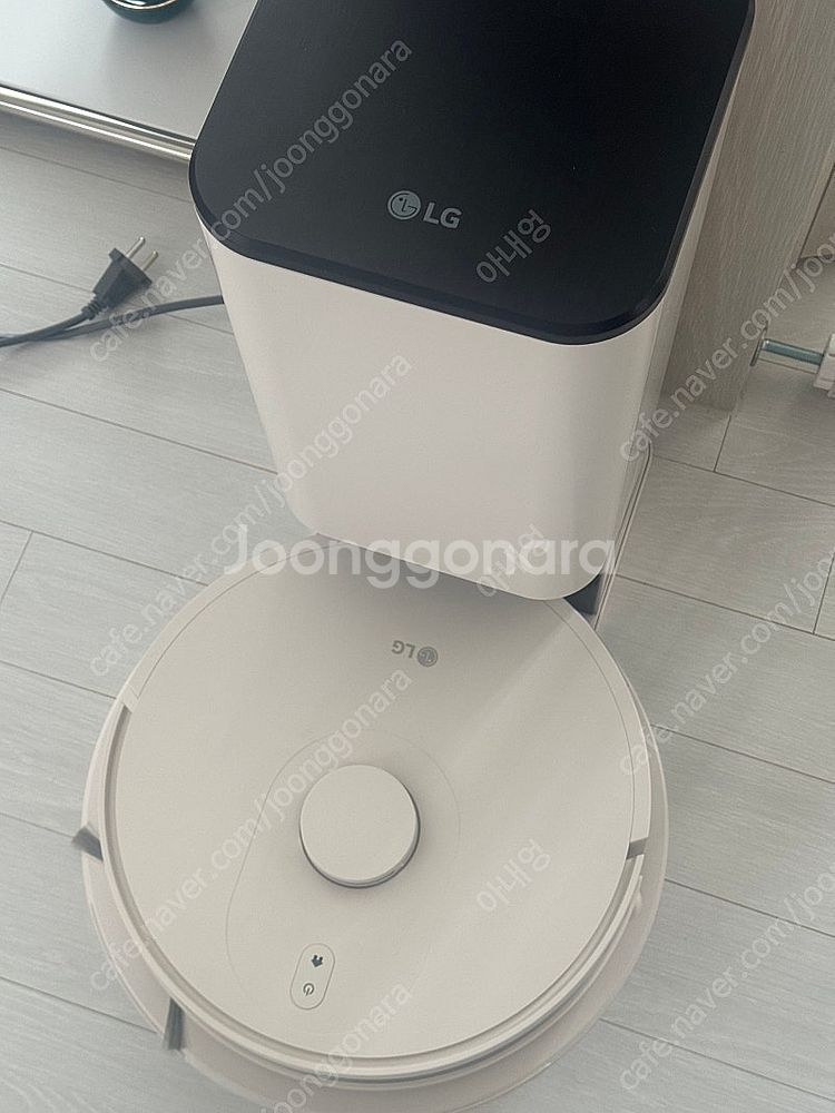 LG 올인원타워 R5 카밍베이지 로봇청소기 팝니다--0