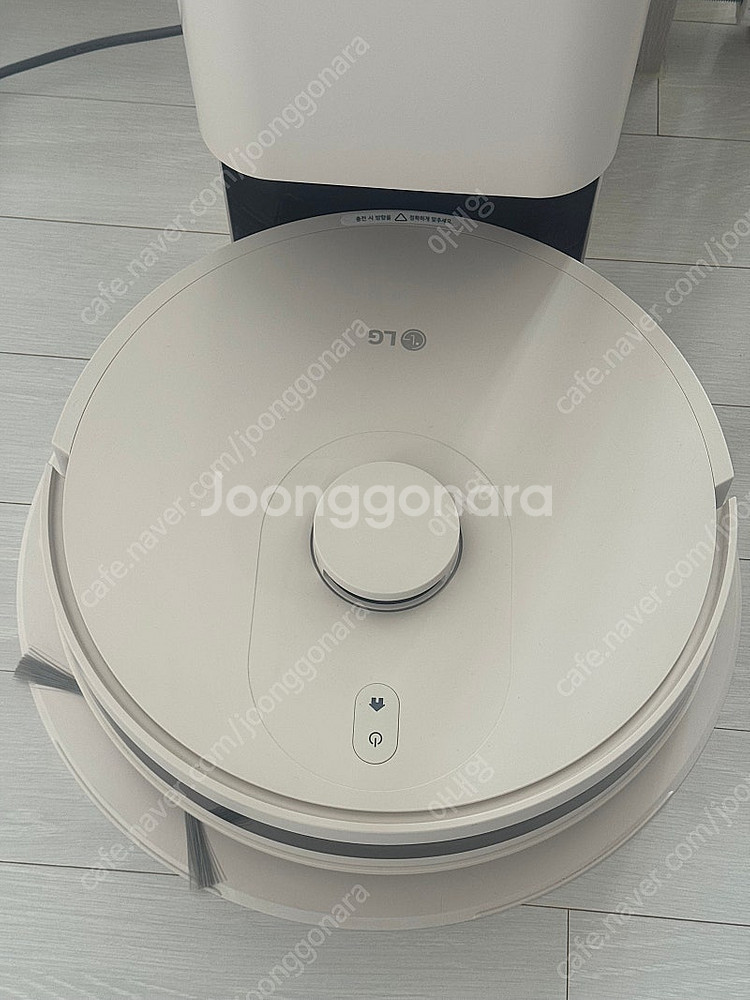 LG 올인원타워 R5 카밍베이지 로봇청소기 팝니다--1