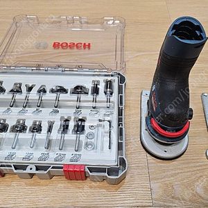 보쉬 루터 GKF 10.8V-8 11만원 15pcs 날 7만원 총18 만원