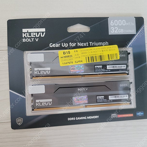 에센코어 ESSENCORE KLEVV DDR5-6000 CL30 BOLT V 16gbx2 32gb팝니다.