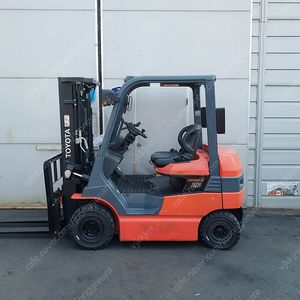 도요타 중고 전동지게차 2.5톤 싸이드쉬프트장착 3단4300MM 2118시간사용[신차수준]