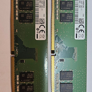 삼성램 데스크탑용 8G 2400T 램2개 팝니다.