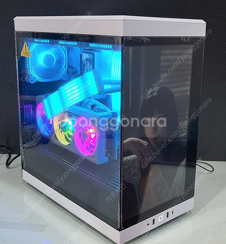 9800X3D / RX 9070 XT로 화이트 세팅 게...--0
