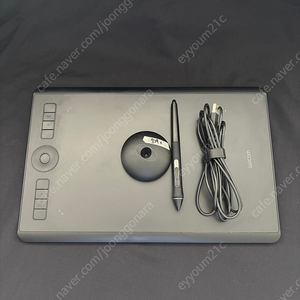 Wacom_와콤_인튜어스 프로 PTH-660 중형 펜 타블렛 내놓습니다.(스크래치 만지면 느낌 없어요~)