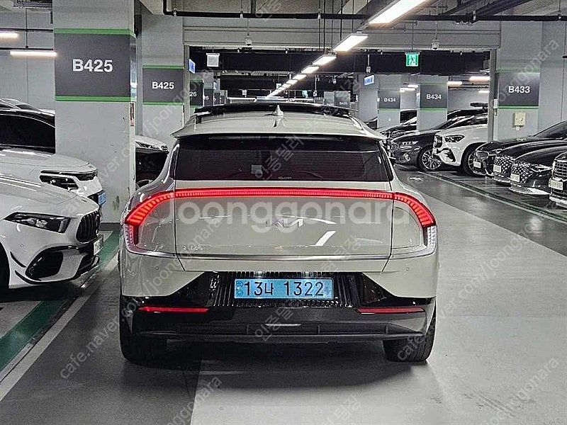EV6 중고 EV6 중고차 진주색 2023년식 33,795km 롱레인지 AWD 어스 중고차의 모든것--4