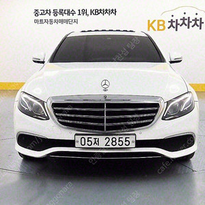 벤츠 E클래스 중고 벤츠 인증중고 흰색 2019년식 E220d 4MATIC 익스클루시브 실내외 완벽클리닝