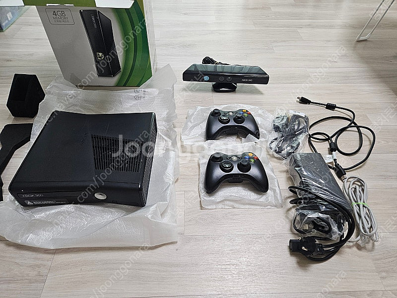 Xbox360(풀박)+추가패드+키넥트+게임5종 일괄--3