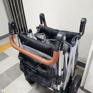 (가격인하) 킨즈웨건 유모차 거의 새상품 입니다.
