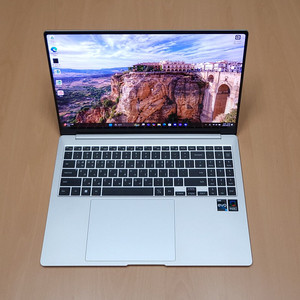 삼성전자 갤럭시북3 프로 NT960XFG-KD72E 노트북 판매합니다
