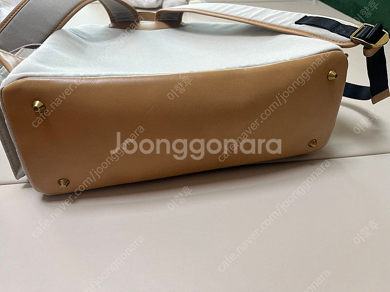 엠포리오 아르마니 스웨이드 베이지 백팩 새제품--6