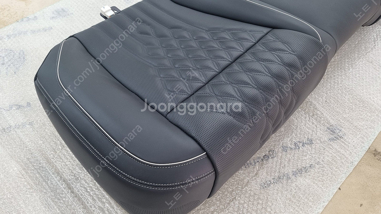 신형 G90 RS4 퀄팅 리어 가죽 시트 & 센터 콘솔...--8