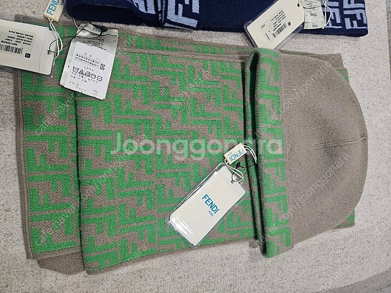 펜디 울 비니 + 리버시블 스카프(158cm) 세트--1