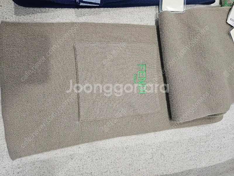 펜디 울 비니 + 리버시블 스카프(158cm) 세트--3