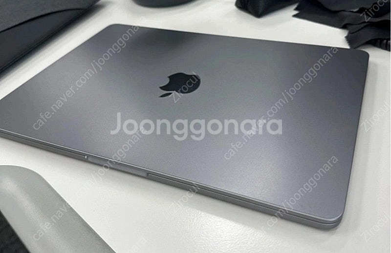 맥북에어m2(기본) 13인치로 m1pro 14인치 기본...--0