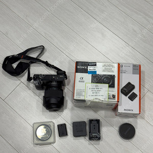 소니 미러리스 A6000 + 2870렌즈 + 여분 배터리