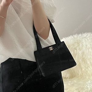 샤넬 새틴 토트백 280만원