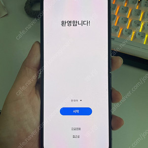 갤럭시 Z 제트플립 4 매트블랙 256GB 모델 판매합니다.