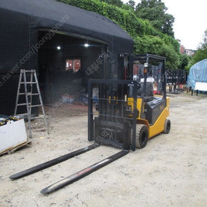 닛산 3톤 전동지게차 사이드쉬프트 3단마스트 4.3미터 2008년식 좌식