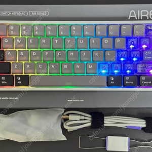 누피 nuphy air60he 자석축 키보드 팝니다.