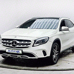 벤츠 GLA 중고 벤츠 GLA클래스 중고 흰색 2018년식 52,323km GLA220 법인차 구매가능