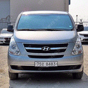 스타렉스 중고 그랜드 스타렉스 중고차 회색 2015년식 66,542km 12인승 왜건 CVX 디럭스 중고자동차