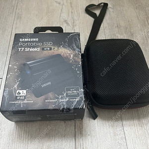 영통 Or 택배로 / 삼성전자 T7 쉴드 / 외장 SSD 4TB / 팝니다. /