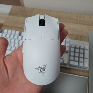 레이저 바이퍼 V3 프로 화이트(Razer Viper V3 Pro) 유무선 게이밍 마우스 판매합니다.