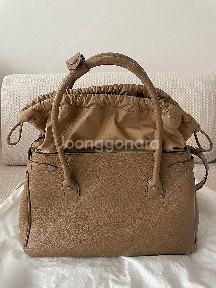 마르지엘라 숄더백 카멜--1