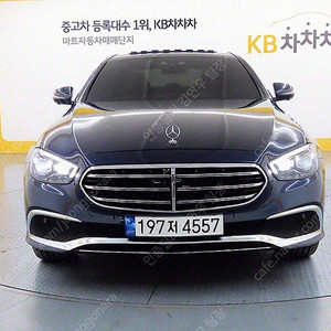 파란색 벤츠 E클래스 중고 W213 E350 4MATIC 익스클루시브 수입중고자동차 21,477 km