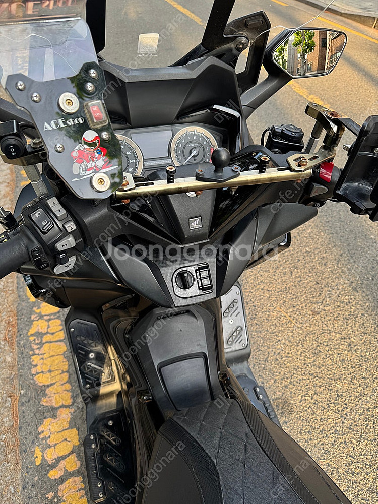 22년식 포르자350 편의사항 풀옵션 팝니다--0