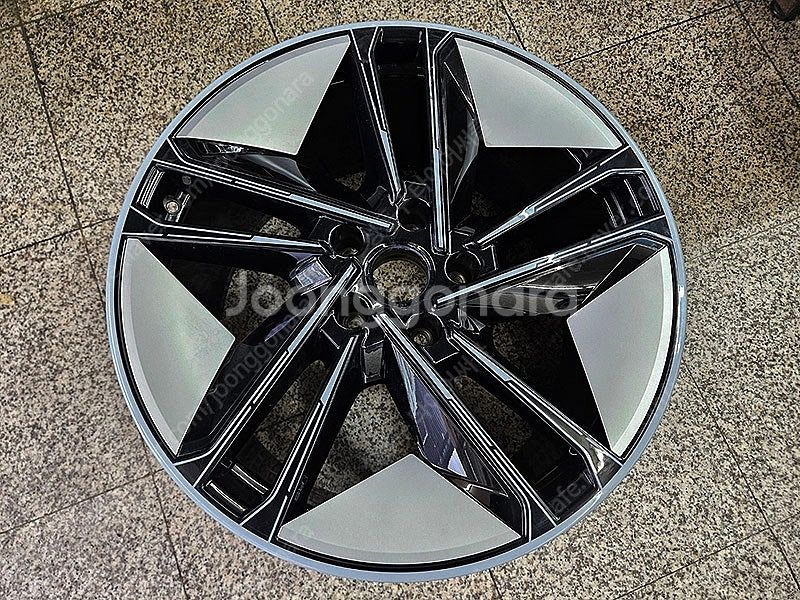 [판매] 아우디 이트론 GT RS 정품 21인치 후륜용...--0