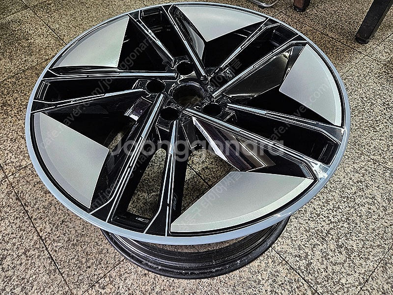[판매] 아우디 이트론 GT RS 정품 21인치 후륜용...--1