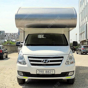 스타렉스 캠핑카 중고 가격 스타렉스 중고캠핑카 가격 흰색 2017년식 20,276km 캠핑카 4WD 수원중고차