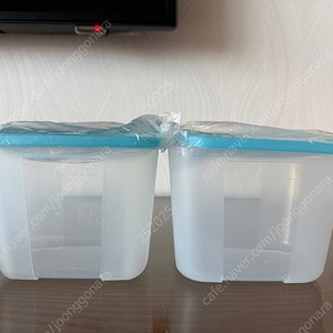 [새상품] 타파웨어 하늘색 원터치 밀폐용기 냉장/냉동용기 2개