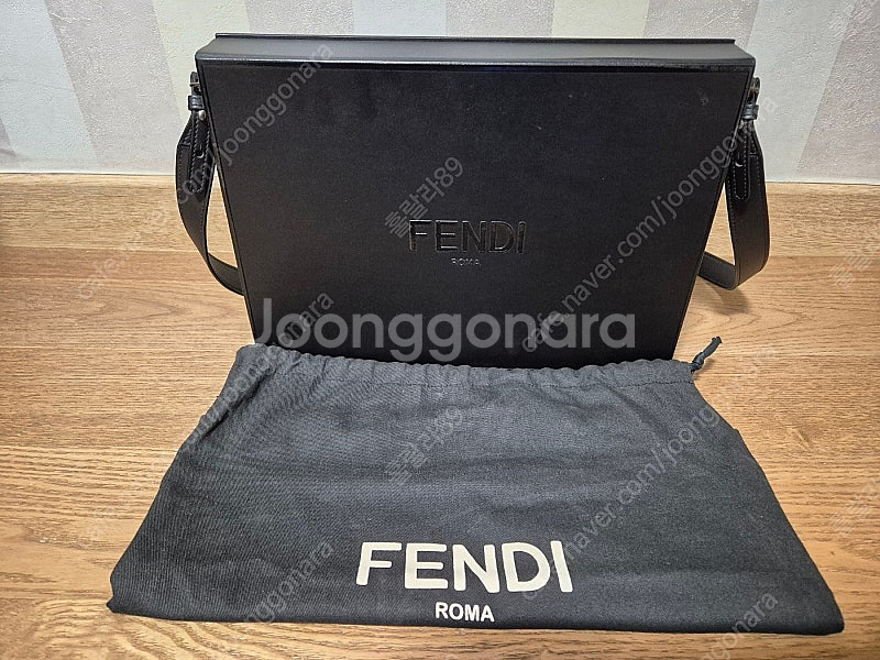 FENDI 남성 블랙 메신저 가죽 백--0