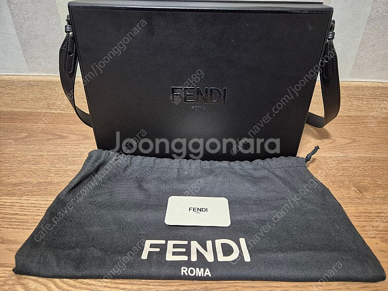 FENDI 남성 블랙 메신저 가죽 백--1