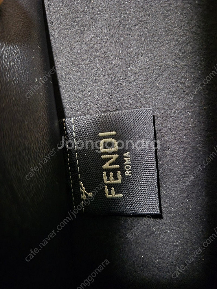 FENDI 남성 블랙 메신저 가죽 백--5