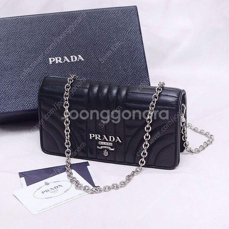 프라다 (PRADA) 다이어그램 플랩 미니 체인 크로스...--1