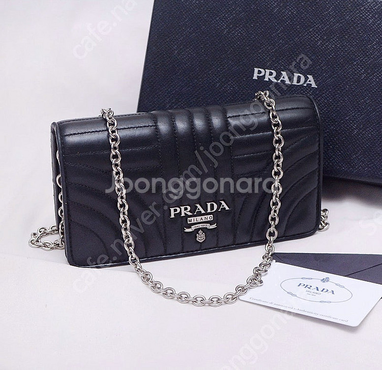 프라다 (PRADA) 다이어그램 플랩 미니 체인 크로스...--0