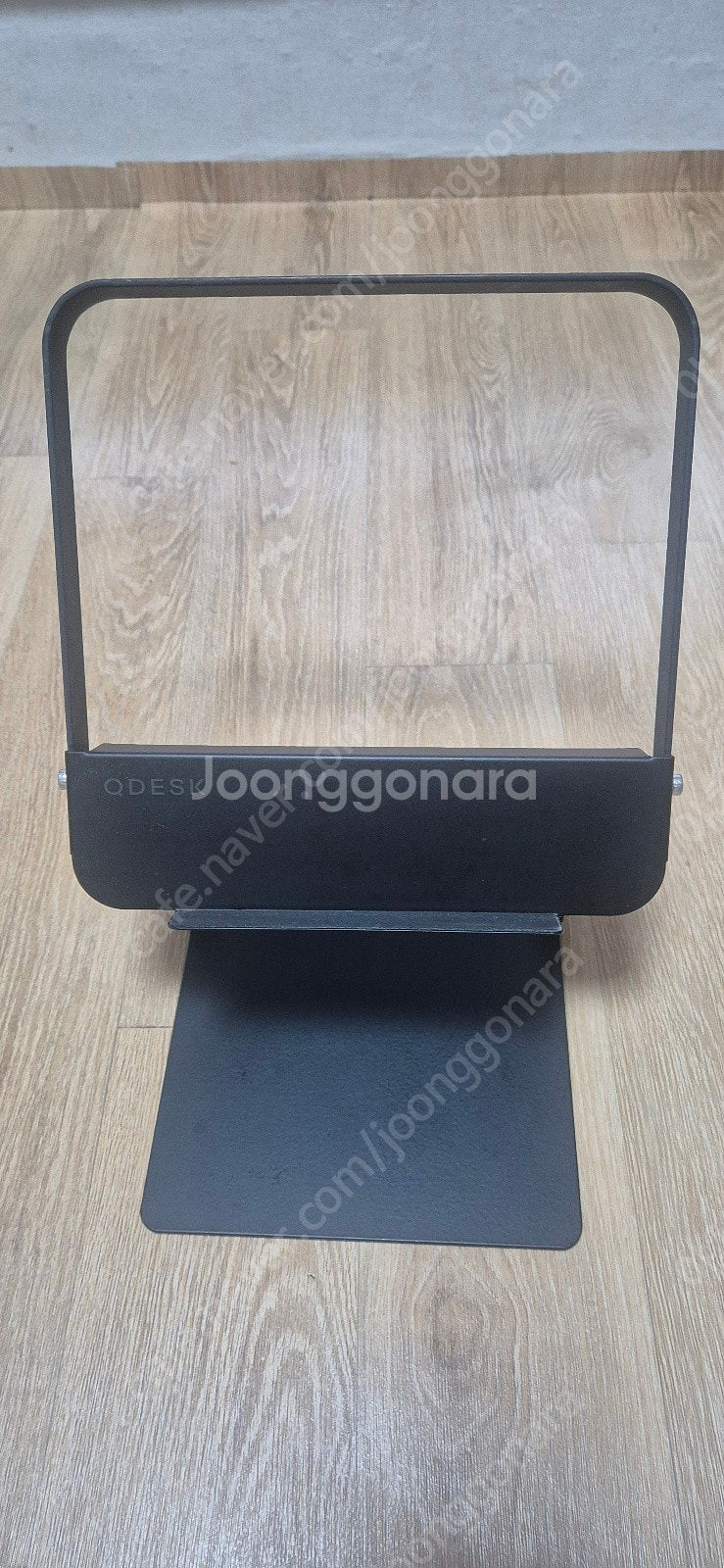 큐데스크 메탈 노트북 거치대 팝니다--0