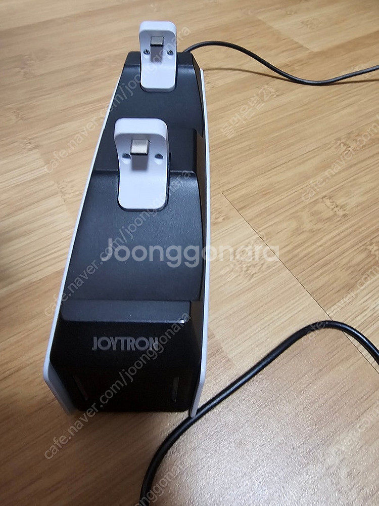 듀얼센스 충전기 조이트론--1
