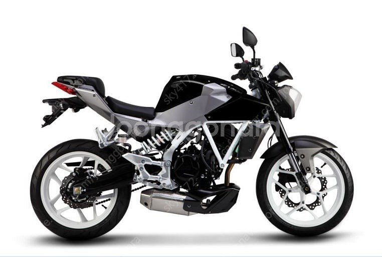 엑시브250 부품차. 250N 윈드스크린 삽니다--0
