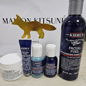 키엘 남자 화장품 세트 판매합니다.