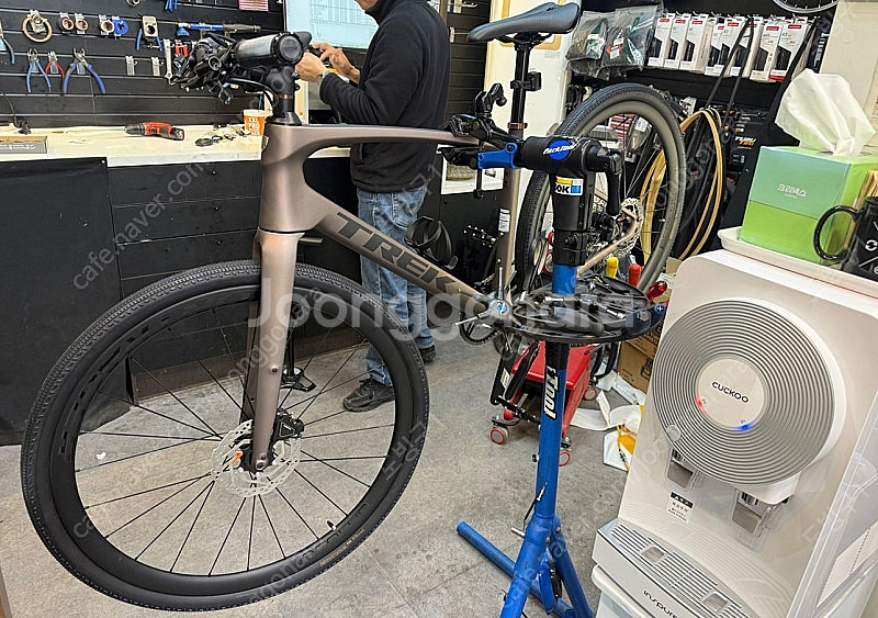 트랙 FX 스포츠 SL6 M사이즈 판매합니다.--1