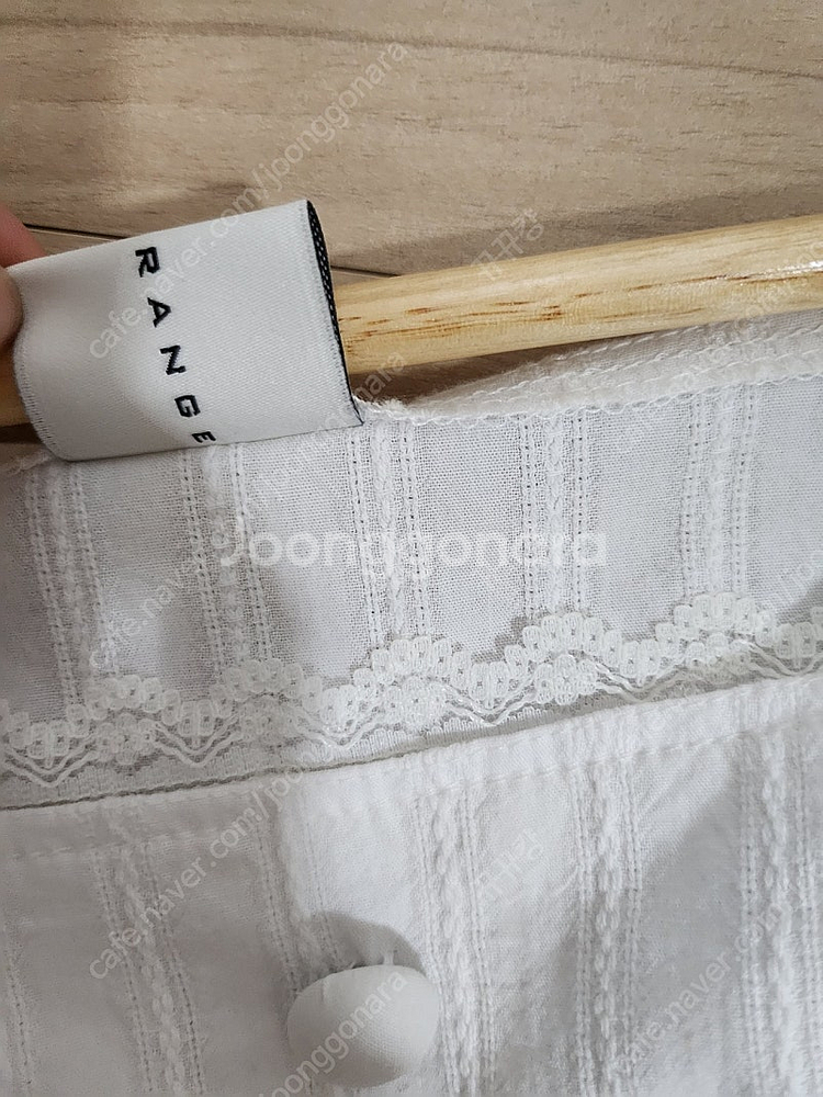 마일드오렌지 크롭 콩단추 블라우스--3