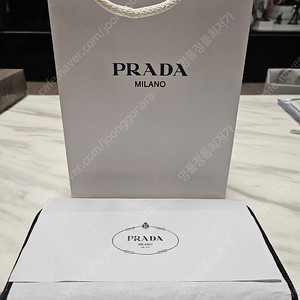 프라다 사피아노 가죽 장지갑 구찌 디올 셀린느 루이비통 보테가베네타 페라가모 버버리 생로랑 샤넬