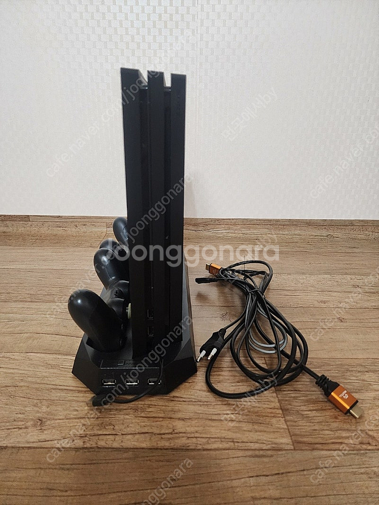 ps4 pro 1테라 7218 , 거치대겸 쿨러 set--0